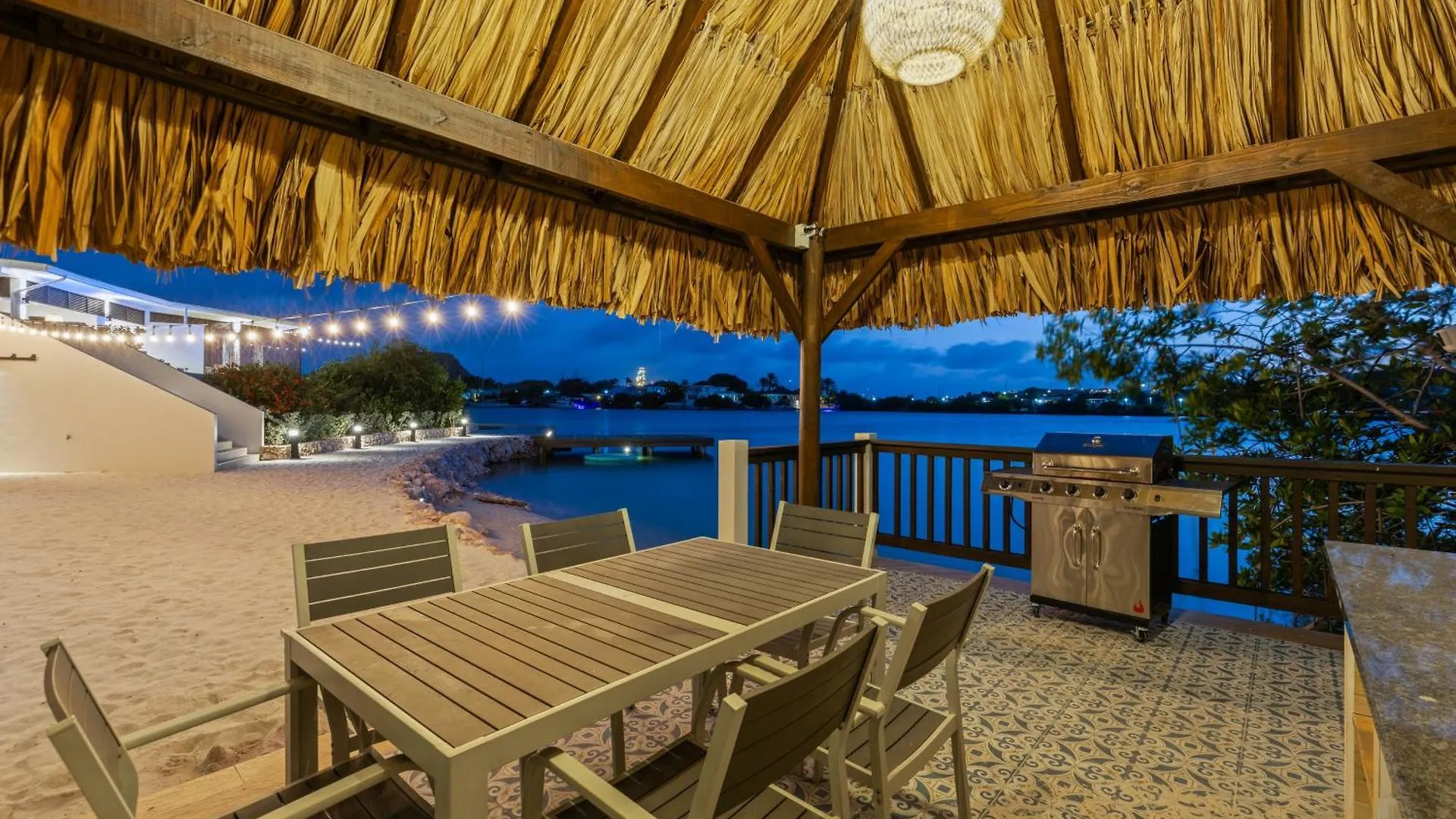 Casa vacanze Dolce Vita Beach, Waterfront Bungalows With Private Beach Willemstad